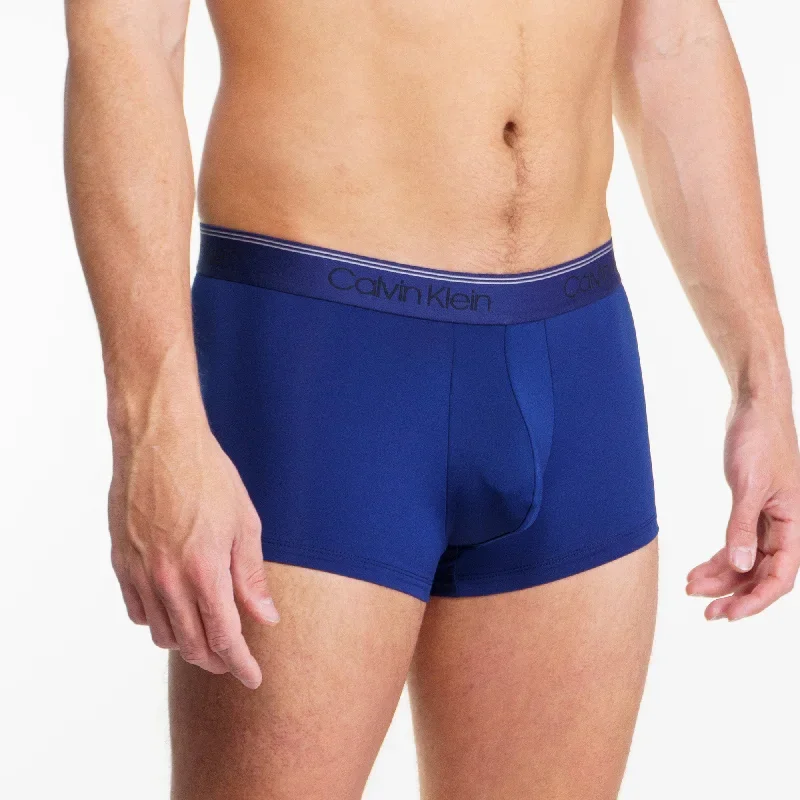 Boxer court Calvin Klein taille basse bleu marin