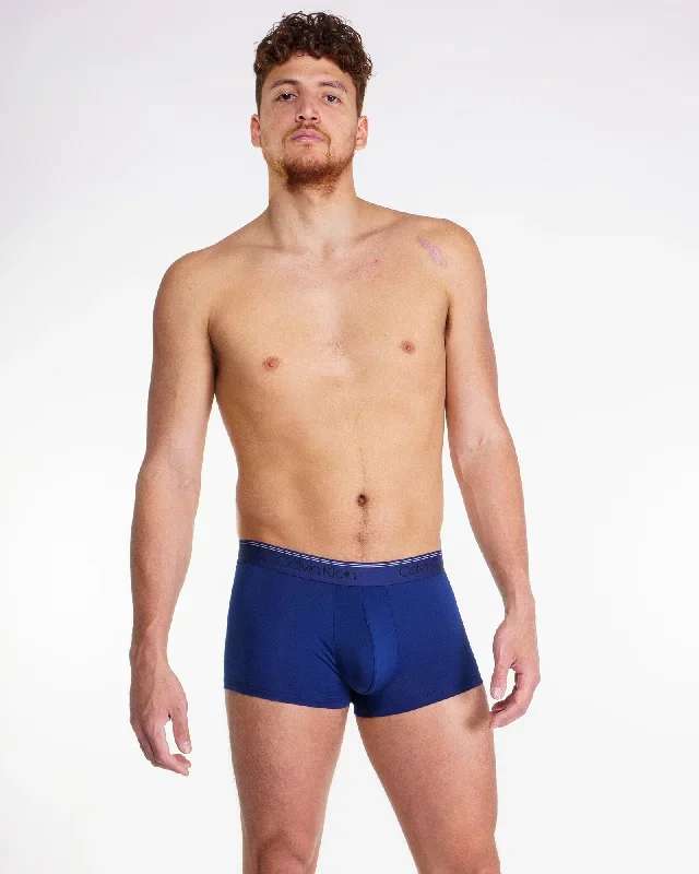 boxer-court-calvin-klein-taille-basse-bleu-marin-1