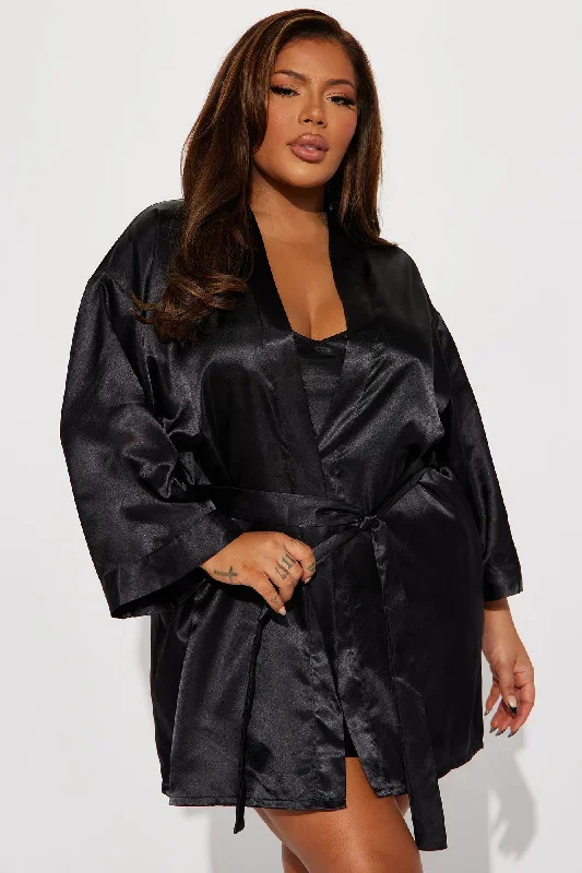 feeling-so-shy-satin-robe-set-black