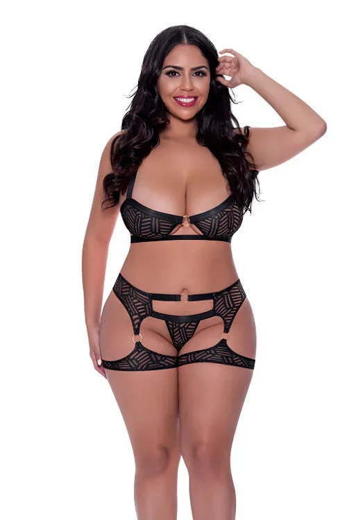 i-got-you-goin-plus-size-bra-set-in-black-or-coral