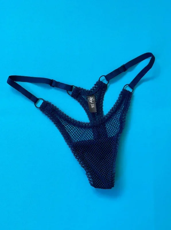 Kayleigh Peddie: Wren Thong - Navy Fishnet