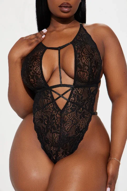 more-kisses-lace-teddy-black