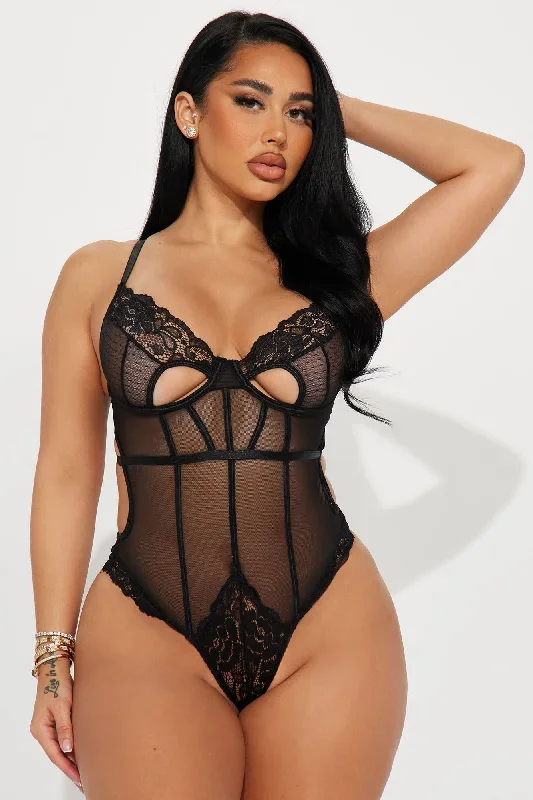 Run It Back Soon Lace Teddy - Black