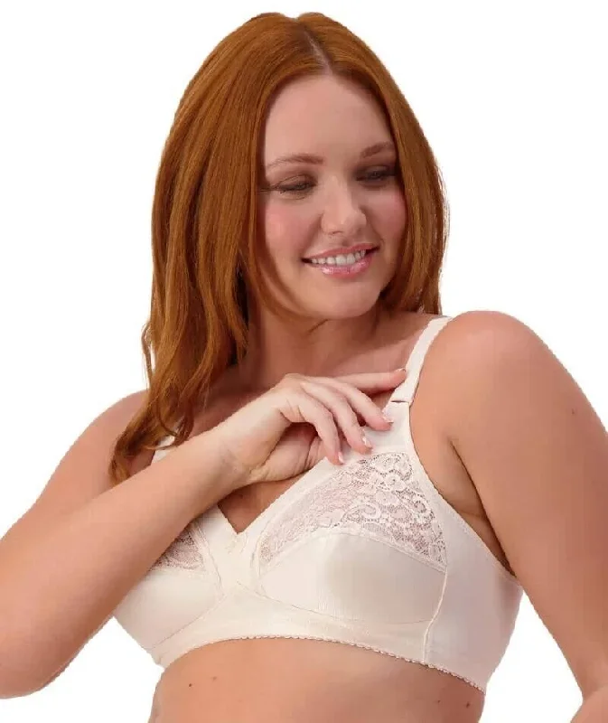 triumph-kiss-of-cotton-wire-free-bra-fresh-powder